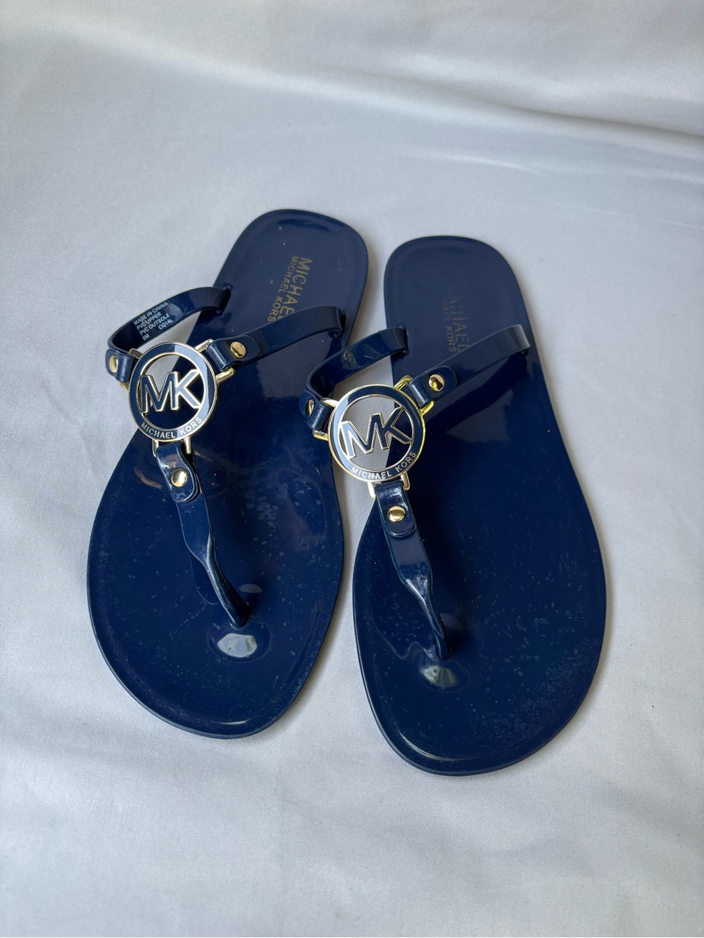 Michael Kors Navy Jelly Thong Sandals with Gold MK Logo Size 8 - Picture 8 of 9